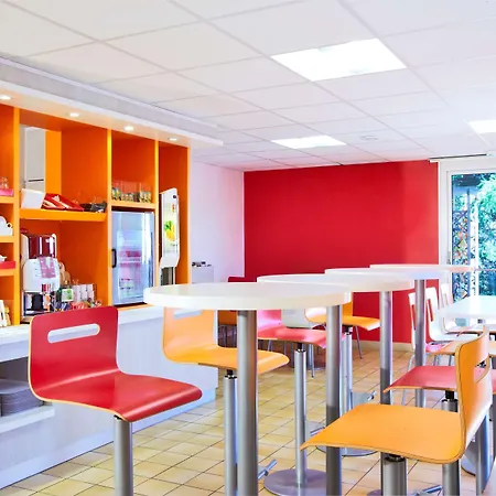 Premiere Classe Lille Sud - מלון סקלן